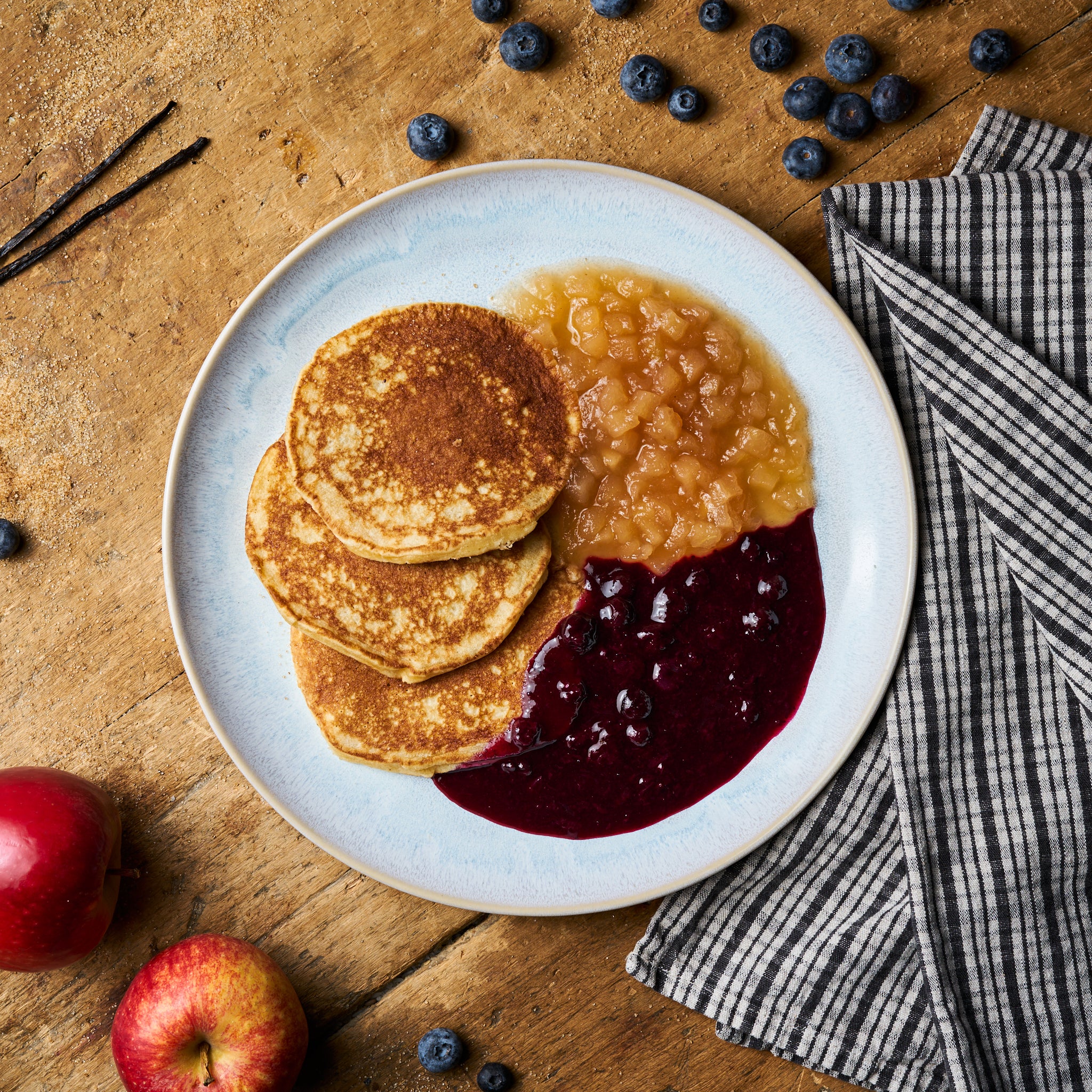 Pancakes mit Heidelbeerkompott und Apfelkompott - freshfoodz