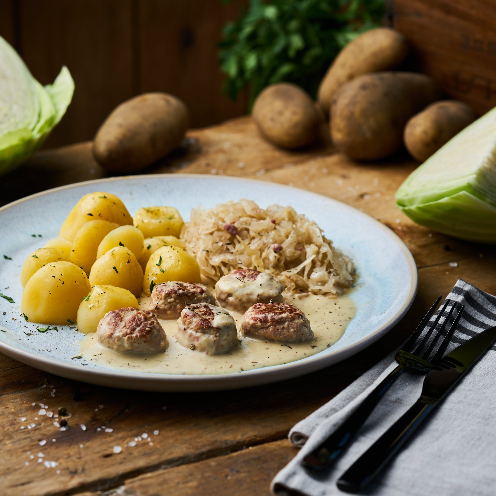 Fleischkäsebällchen in süßer Senfsauce mit Spreewälder Sauerkraut und Butterkartoffeln - freshfoodz